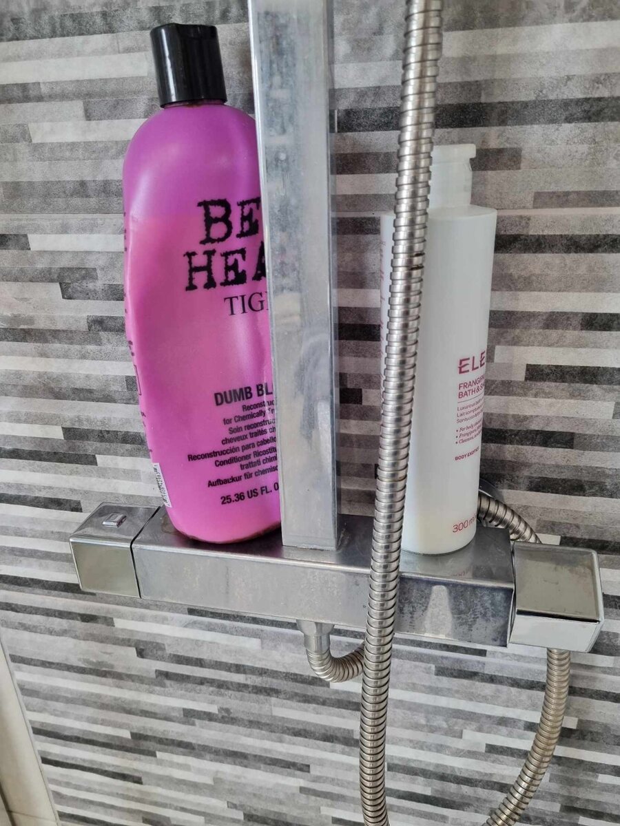 Shower fitting before cleaning